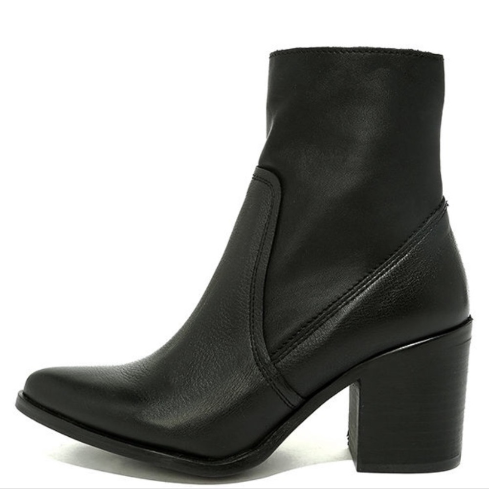 Used Steve Madden “Peaches” black leather booties